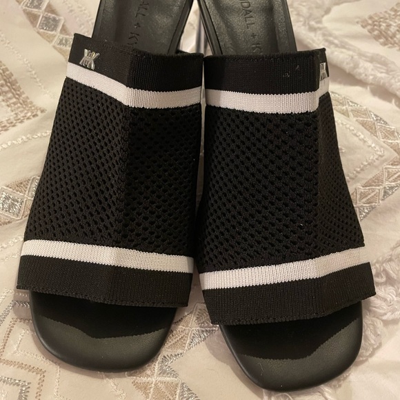 Kylie and Kendall acrylic heel shoes - Picture 2 of 6